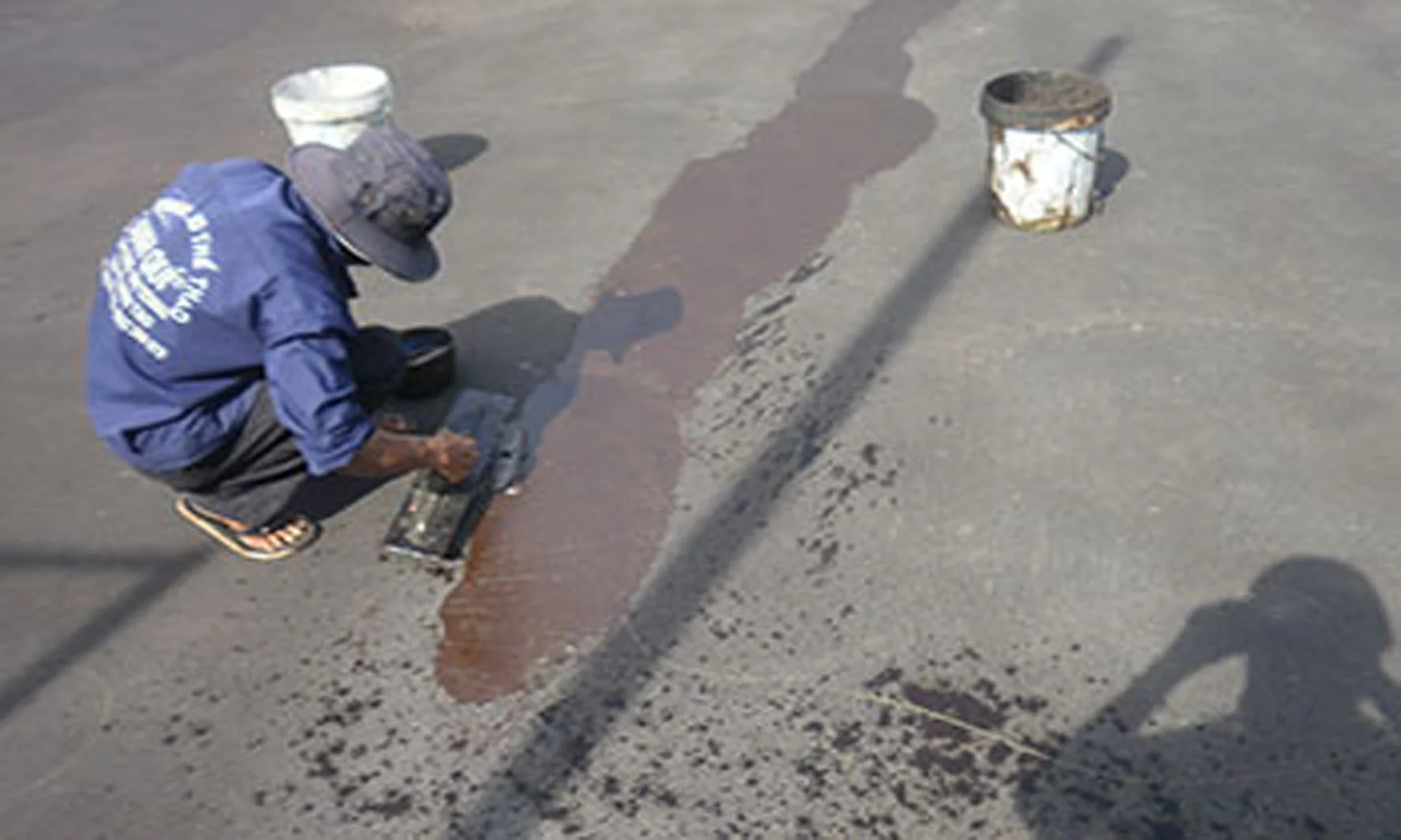 Thi công bù trũng sân tennis