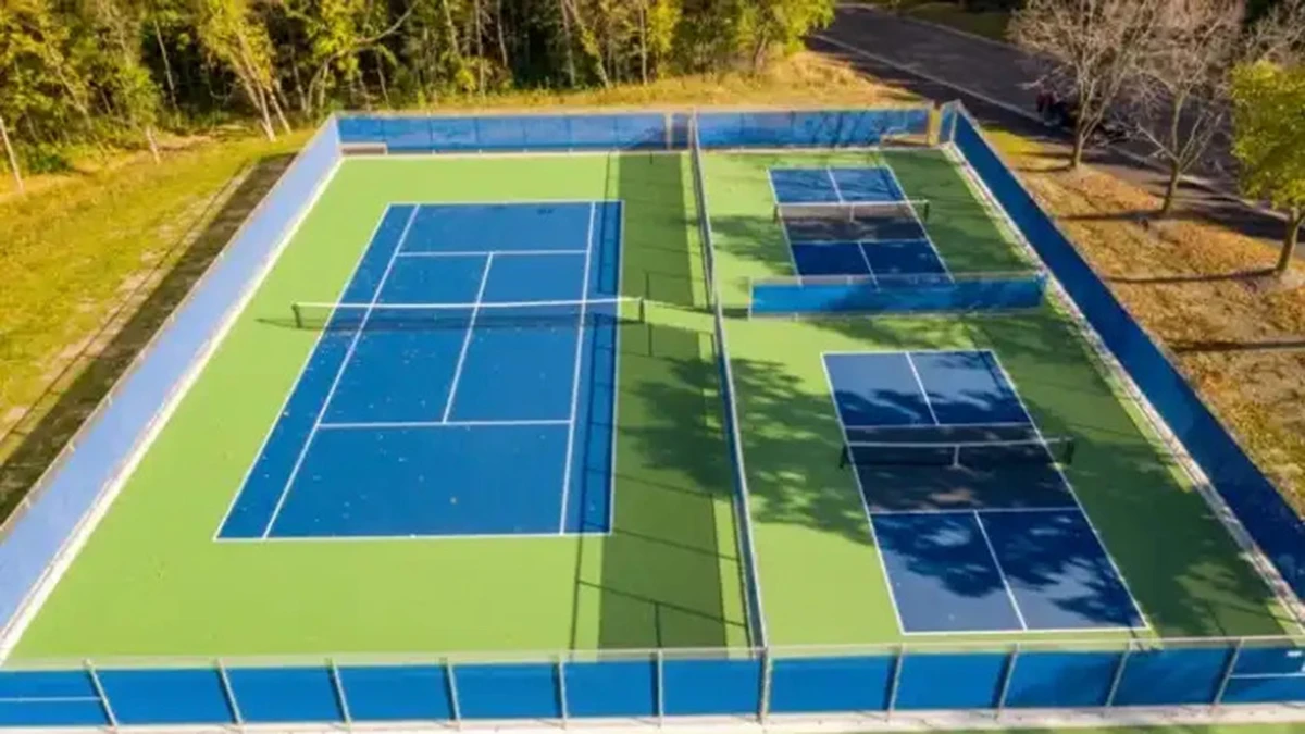 Hình ảnh thực tế cải tạo sân Tennis thành sân Pickleball, khu vực thể thao từ 2 sân Tennis chỉ giữ lại 1 sân, và cải tạo 1 sân Tennis thành 2 sân Pickleball