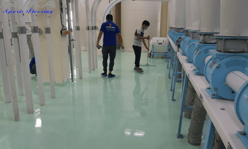 sàn epoxy trong nhà xưởng công nghiệp tại khu vực sản xuất và lắp ráp