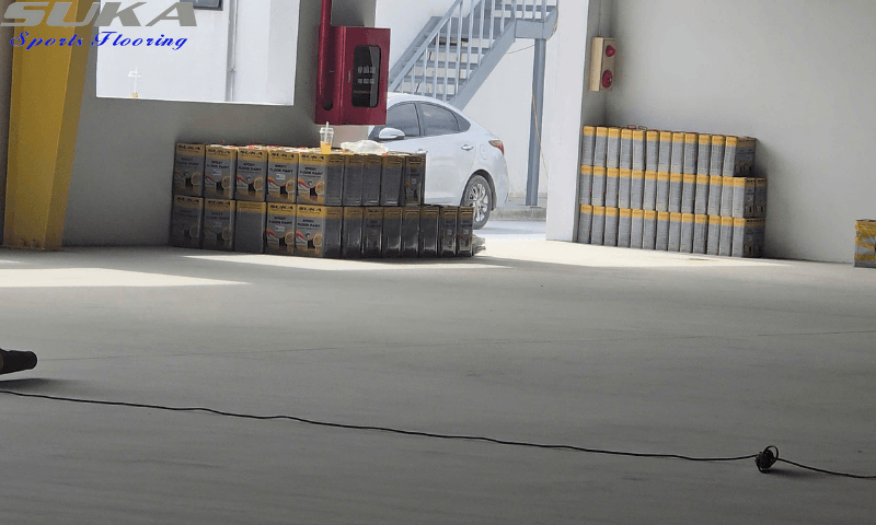 Sơn sàn nhà xưởng là giải pháp phủ lên bề mặt bê tông một lớp sơn chuyên dụng (thường là sơn epoxy) nhằm tăng độ bền, độ cứng, chống bụi và cải thiện thẩm mỹ