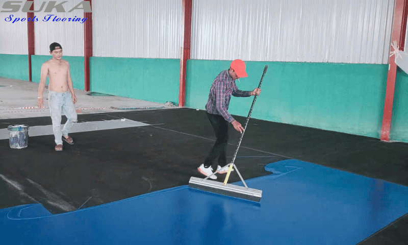 Quy trình sơn sàn nhà xưởng chuẩn kỹ thuật đóng vai trò quyết định đến độ bền, độ bám dính và tính thẩm mỹ của lớp sơn epoxy