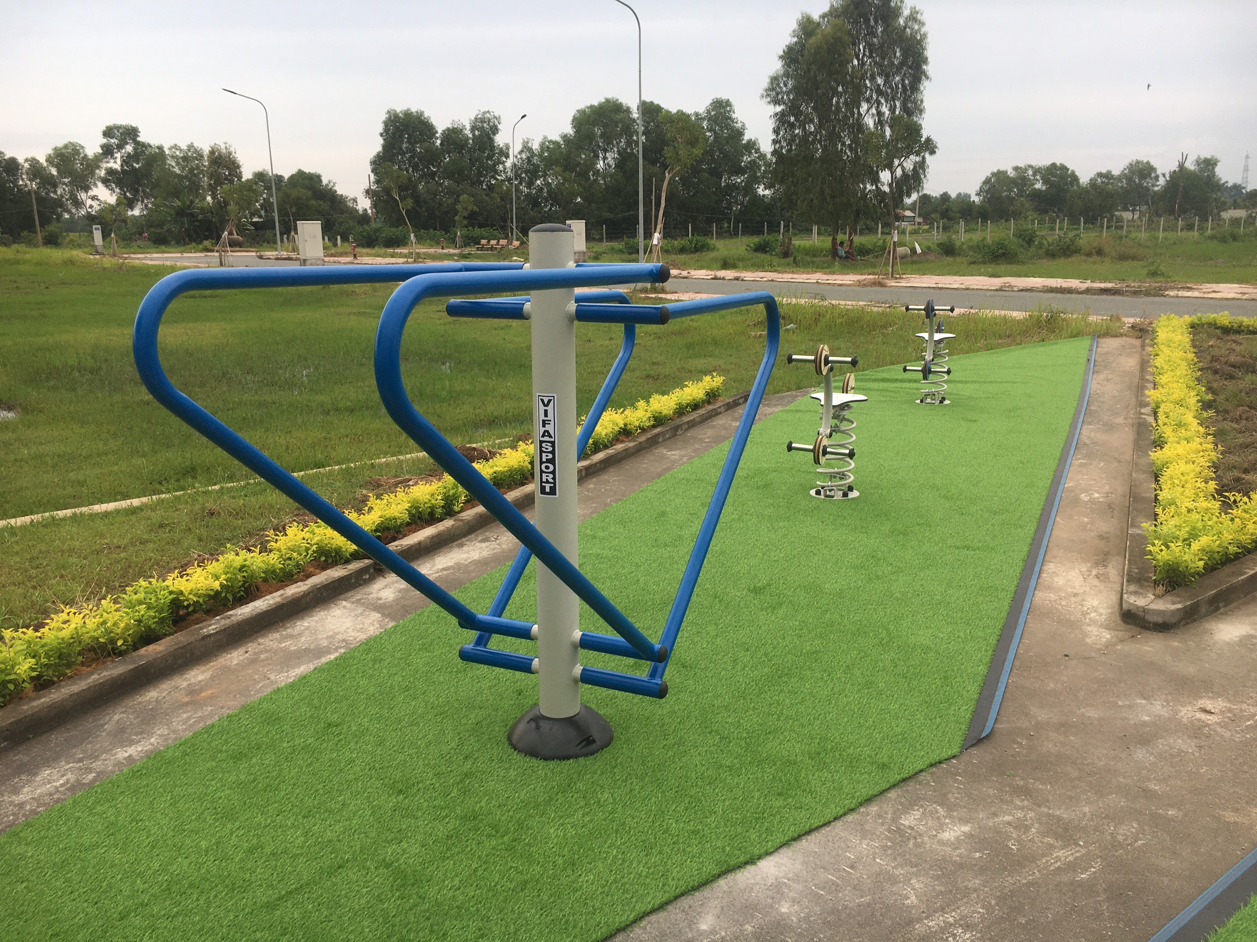 Dụng cụ tập thể dục ngoài trời tại Hồ Chí Minh